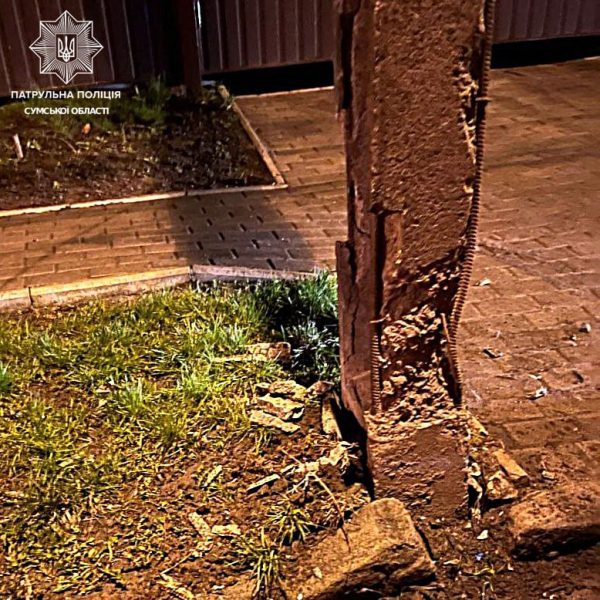 Сп'янілий водій не впорався з керуванням та вʼїхав у електроопору у Сумах