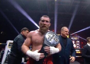 Дмитро Кудряшов переміг Райделла Букера одноголосним рішенням суддів