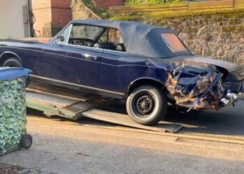 Їх виготовили лише 41: на звалищі знайшли раритетний Bentley 60-х (ВІДЕО)