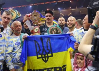 Усик поб’ється із “скалою” Джонсоном у кіно