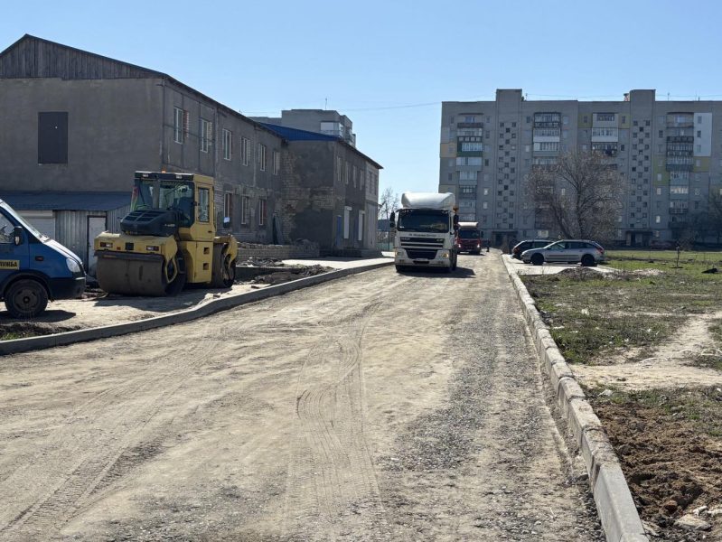Фотофакт! У 32-му мікрорайоні заасфальтували дорогу