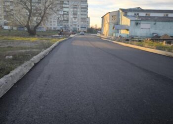 Фотофакт! У 32-му мікрорайоні заасфальтували дорогу