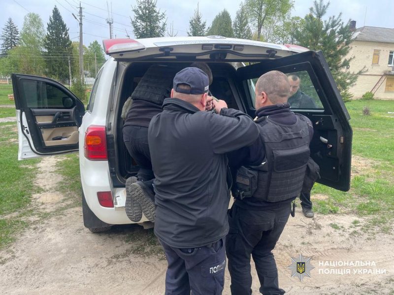 Із обстрілюваного села на Новгород-Сіверщині евакуювали маломобільну пенсіонерку