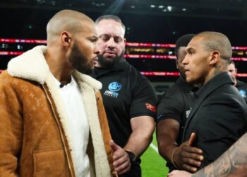 Кріс Юбенк-старший закликав позбавити його сина ліцензії перед боєм із Бенном