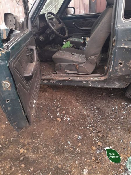 Лісник з Шосткинщини дивом урятувався від російського дрона, на його машину скинули вибухівку