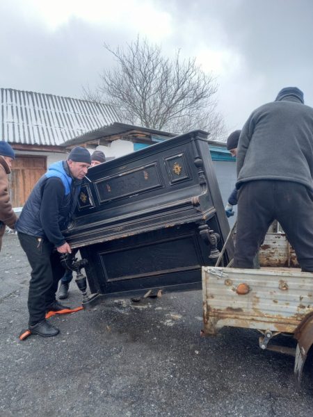 Музею на Конотопщині передали піаніно 1905 року випуску