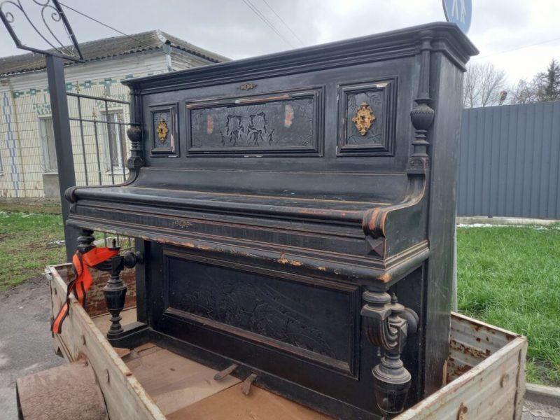 Музею на Конотопщині передали піаніно 1905 року випуску