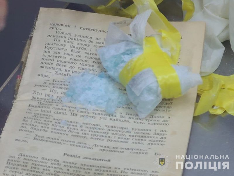 На Роменщині поліцейські затримали чоловіка з чималим “запасом” наркотиків 