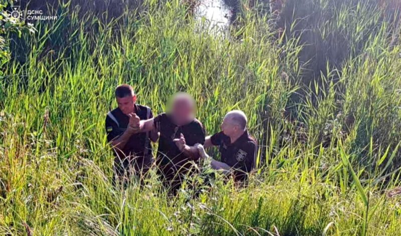 На Шосткинщині врятували чоловіка,який перекинувся на човні посеред озера (+відео)