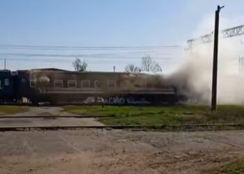 На Сумщині загорівся поїзд “Суми — Київ”: загинув залізничник