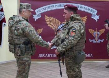 Наш земляк з Тернів солдат Віталій Маслянка отримав почесний нагрудний знак Головнокомандувача Збройних Сил України “Срібний Хрест”