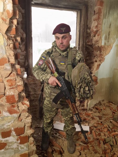 Наш земляк з Тернів солдат Віталій Маслянка отримав почесний нагрудний знак Головнокомандувача Збройних Сил України “Срібний Хрест”