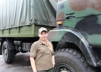 Не жіноча справа? Історія тендітної  військовослужбовиці за кермом тяжкої автотехніки