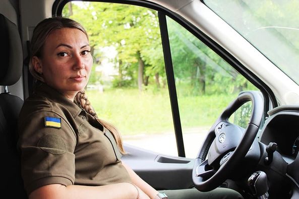 Не жіноча справа? Історія тендітної  військовослужбовиці за кермом тяжкої автотехніки