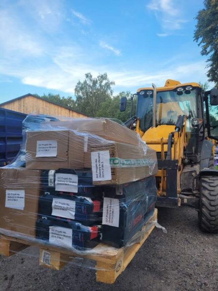 Одна з громад на Шосткинщині отримала два мікроавтобуси та інструменти для відновлення