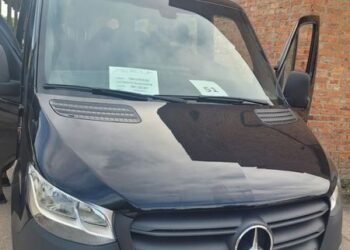 Одна з громад на Шосткинщині отримала два мікроавтобуси та інструменти для відновлення