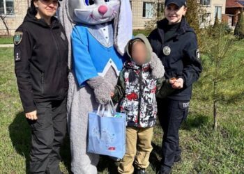 Охтирські поліцейські спільно з соціальними службами вилучили дитину з родини