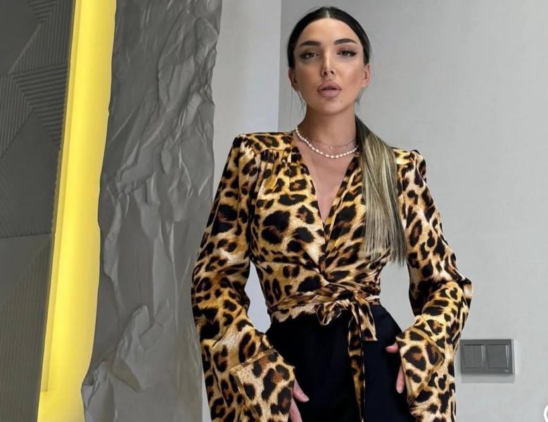 Підкреслять жіночність та індивідуальність: модні блузи весни-2025