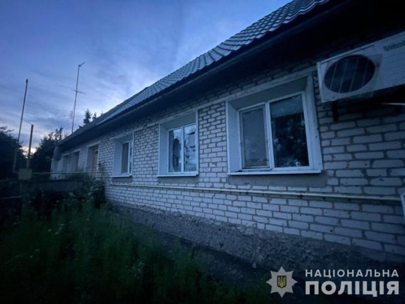 Поліцейські Сумщинини показали фото наслідків ворожих обстрілів за минулу добу