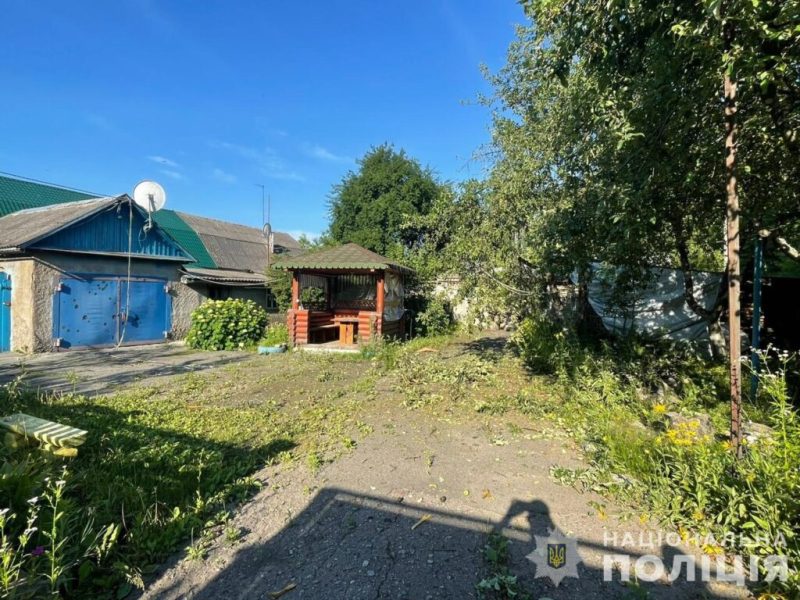 Поліцейські Сумщинини показали фото наслідків ворожих обстрілів за минулу добу