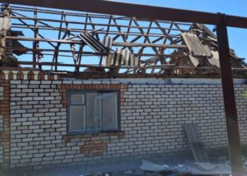 Росіяни вдарили FPV-дронами та артилерією по Дніпропетровщині: постраждав чоловік