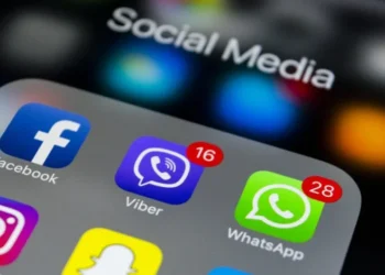 Шахраї атакують українців через образливі коментарі