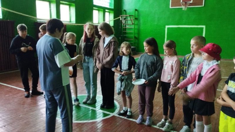 Шосткинська художниця та арт-педагог, Олеся Волкова лікувала мистецтвом учнів миронівської школи