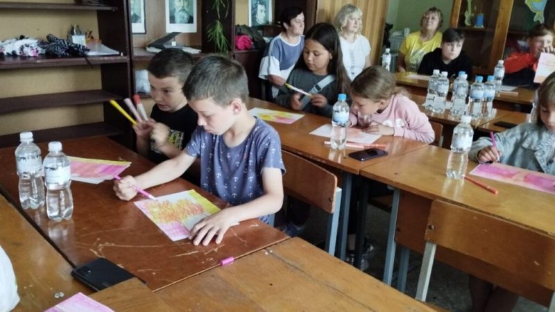 Шосткинська художниця та арт-педагог, Олеся Волкова лікувала мистецтвом учнів миронівської школи