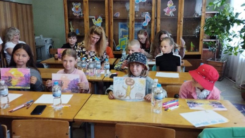 Шосткинська художниця та арт-педагог, Олеся Волкова лікувала мистецтвом учнів миронівської школи