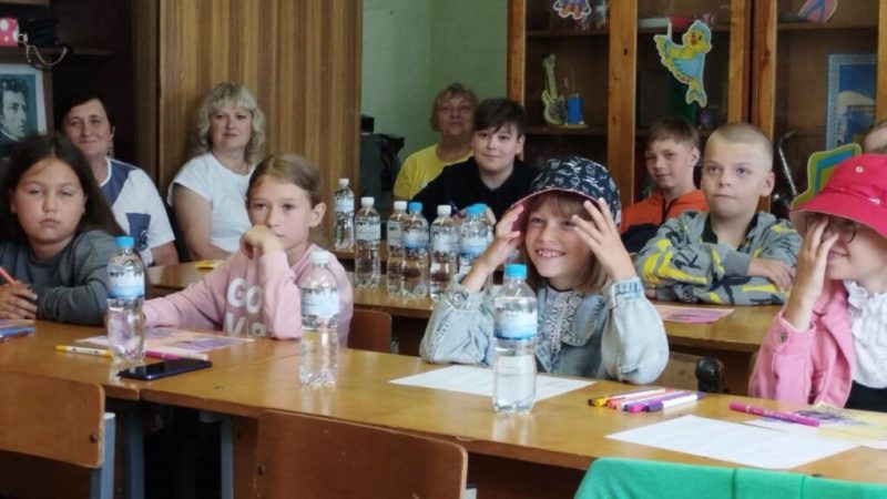 Шосткинська художниця та арт-педагог, Олеся Волкова лікувала мистецтвом учнів миронівської школи