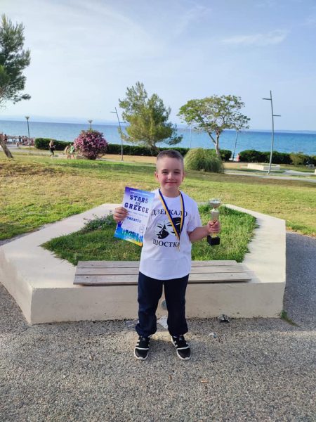 Шосткинський театральний колектив “Дзеркало” повернувся з Міжнародного конкурсу “Зірки Греції”і привіз с собою 14 призових місць