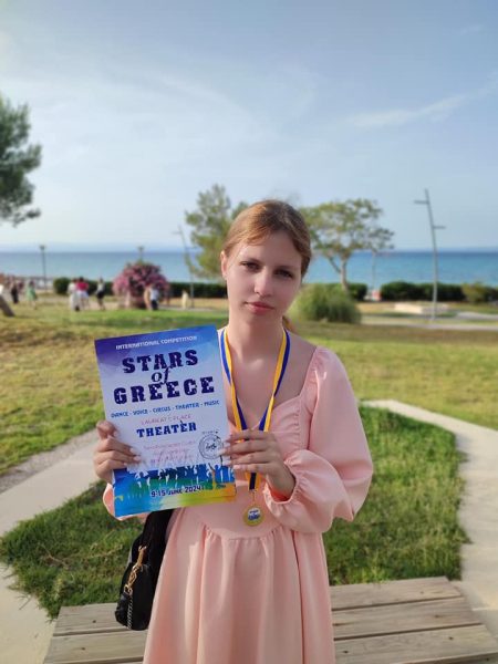 Шосткинський театральний колектив “Дзеркало” повернувся з Міжнародного конкурсу “Зірки Греції”і привіз с собою 14 призових місць