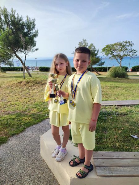 Шосткинський театральний колектив “Дзеркало” повернувся з Міжнародного конкурсу “Зірки Греції”і привіз с собою 14 призових місць