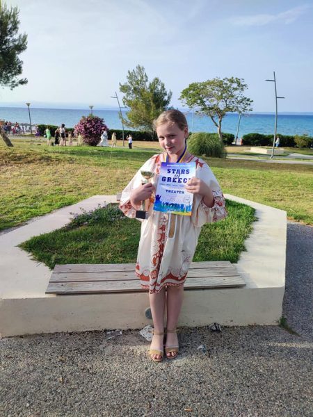 Шосткинський театральний колектив “Дзеркало” повернувся з Міжнародного конкурсу “Зірки Греції”і привіз с собою 14 призових місць