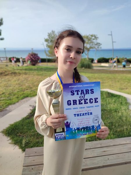 Шосткинський театральний колектив “Дзеркало” повернувся з Міжнародного конкурсу “Зірки Греції”і привіз с собою 14 призових місць