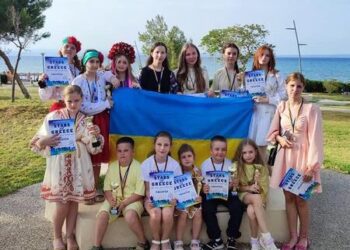 Шосткинський театральний колектив “Дзеркало” повернувся з Міжнародного конкурсу “Зірки Греції”і привіз с собою 14 призових місць