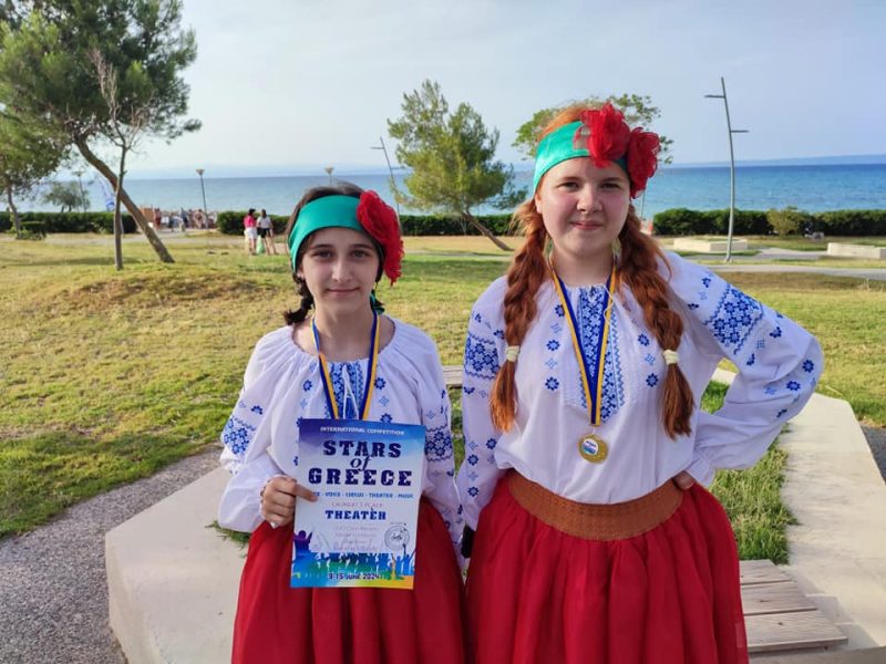 Шосткинський театральний колектив “Дзеркало” повернувся з Міжнародного конкурсу “Зірки Греції”і привіз с собою 14 призових місць