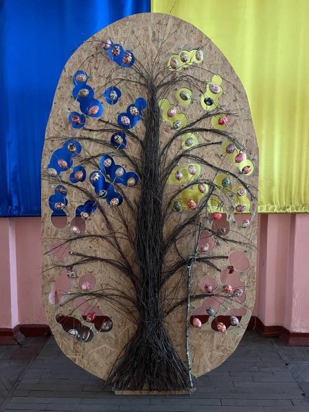 У Конотопі створено Великодні інсталяції та проведено благодійний ярмарок