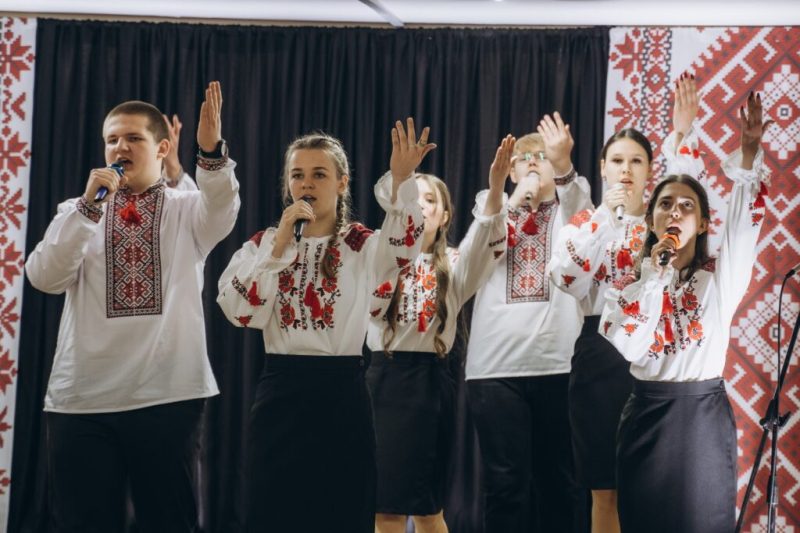 У Конотопі відбувся пісенний фестиваль-конкурс “Від серця до серця”