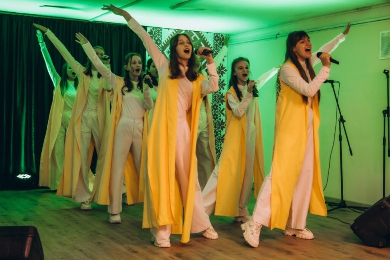 У Конотопі відбувся пісенний фестиваль-конкурс “Від серця до серця”