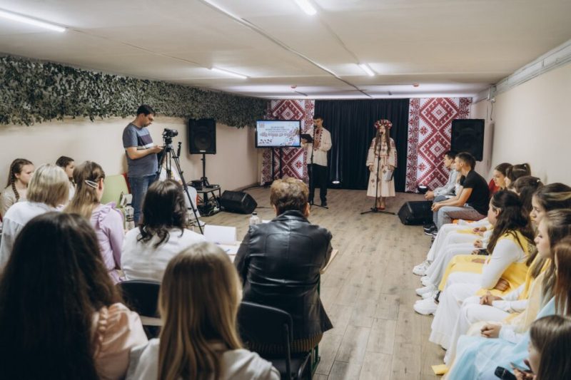 У Конотопі відбувся пісенний фестиваль-конкурс “Від серця до серця”