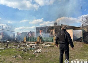 У Новгород-Сіверському районі внаслідок атаки ворожих дронів згорів житловий будинок + Фото