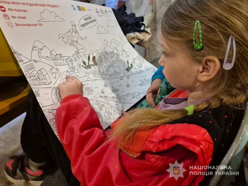 У Ромнах поліцейські навчали дітей правилам безпеки + ФОТО