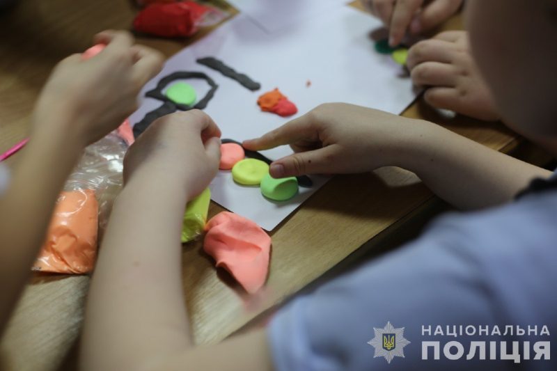 У Ромнах поліцейські провели пізнавальний урок для першокласників