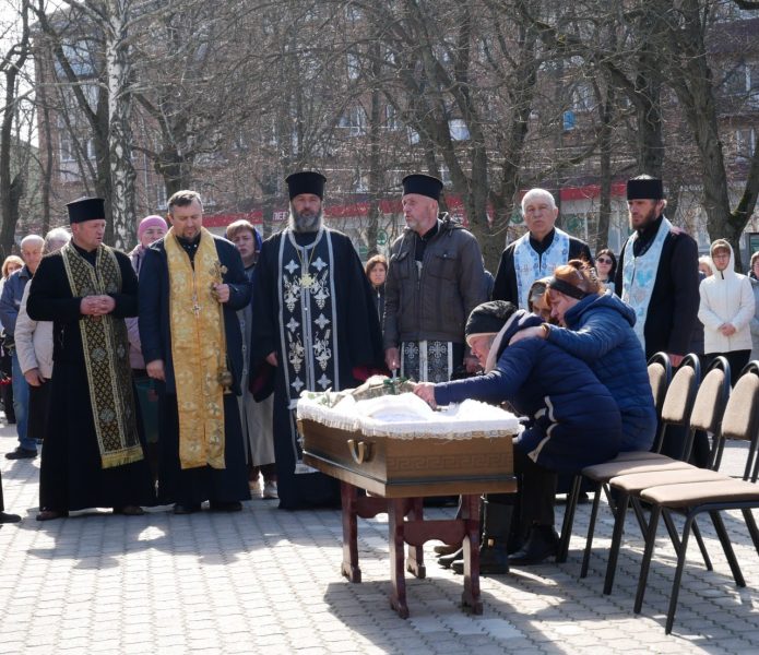 У Ромнах попрощалися з військовим Русланом Василівим + ФОТО