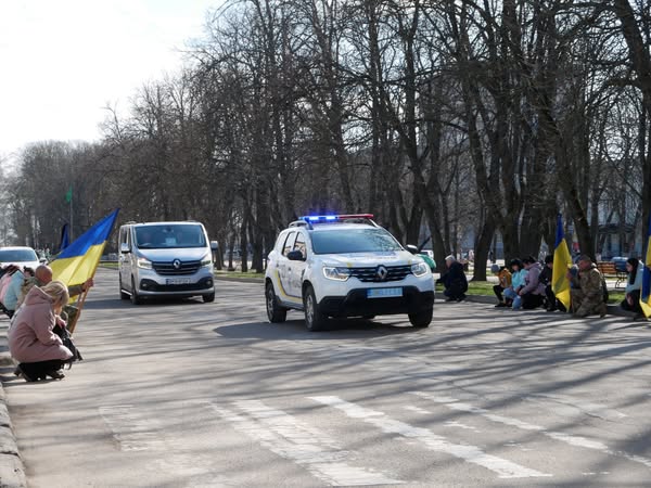 У Ромнах попрощалися з військовим Русланом Василівим + ФОТО