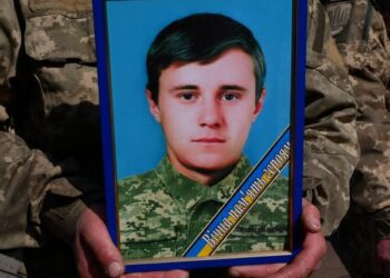 У Ромнах попрощалися з військовим Русланом Василівим + ФОТО
