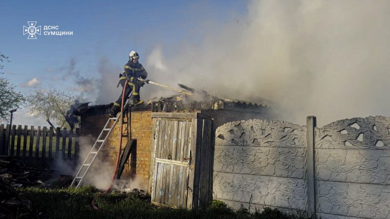 У селі на Шосткинщині пожежа охопила літню кухню