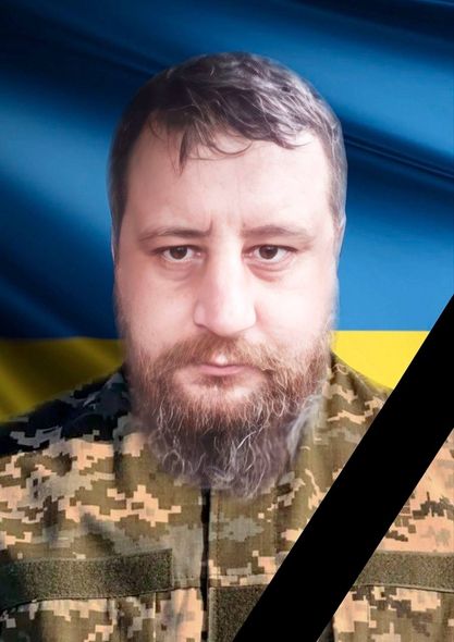 У Шостці відбулася траурна церемонія прощання з двома захисниками, які героїчно загинули за Батьківщину – Олександром Гуричевим та Михайлом Лютим