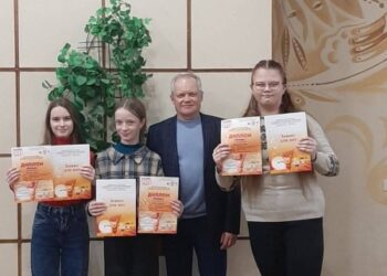Учениці Шосткинської ДШМ здобули перемоги на Всеукраїнському конкурсі “Золота нота”